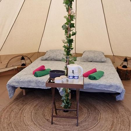 Lodge Tente Les Pommiers Glamping O Rendez-Vous En Demi-Pension Roquefeuil Exterior foto